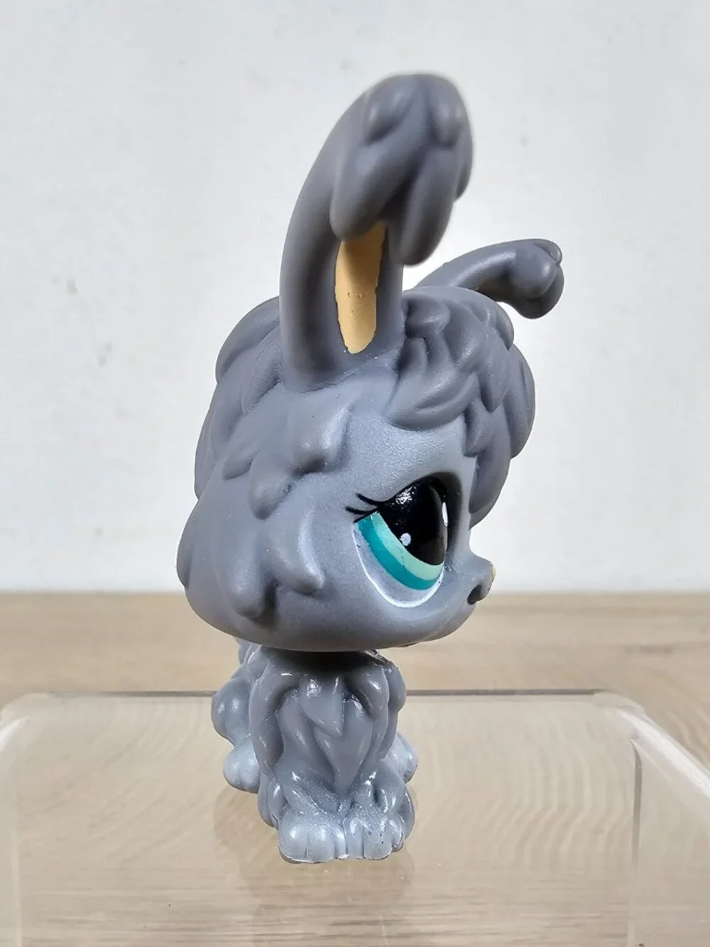 Hasbro Littlest Pet Shop #993 Angora Bunny Rabbit Gray Blue Eyes Sassiest LPS